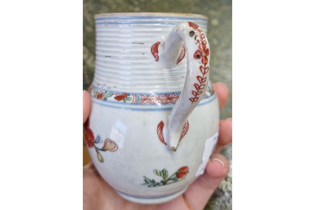 A small ‘famille-verte’ porcelain tankard, Kangxi (1662-1722), The globular body decorated floral - Image 6 of 8