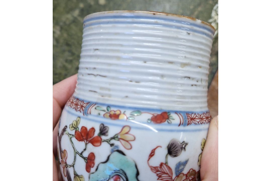 A small ‘famille-verte’ porcelain tankard, Kangxi (1662-1722), The globular body decorated floral - Image 7 of 8