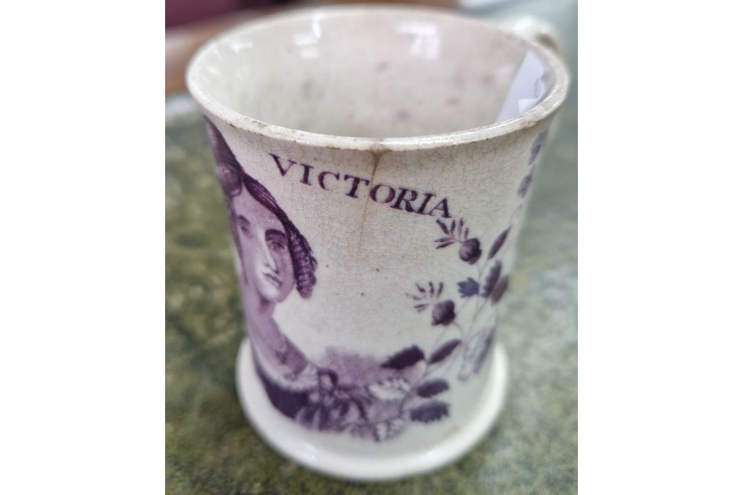 A Derby can with gilt decoration, together with a transferware Victoria commemorative mug, and a - Image 8 of 8