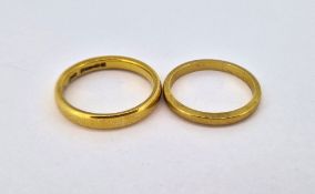 Two 22ct gold wedding band rings, approx 7g.