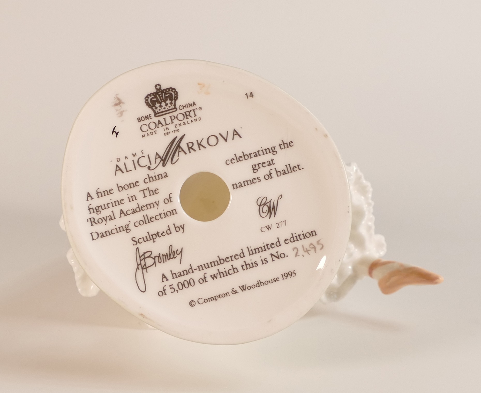 Coalport Dame Alicia Markova. Limited edition number 2495 of 5000 - Image 2 of 3
