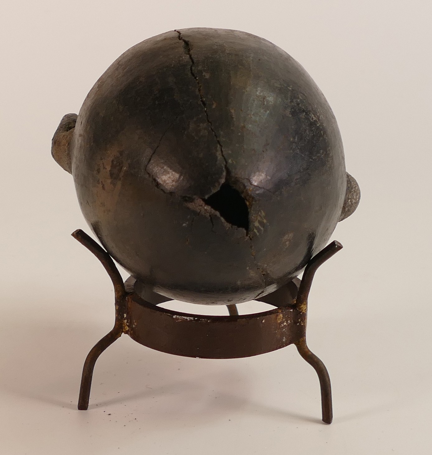 Likely South American, Ancient two handled ceramic vessel. Damage to base. Height: 13.5cm - Image 2 of 3