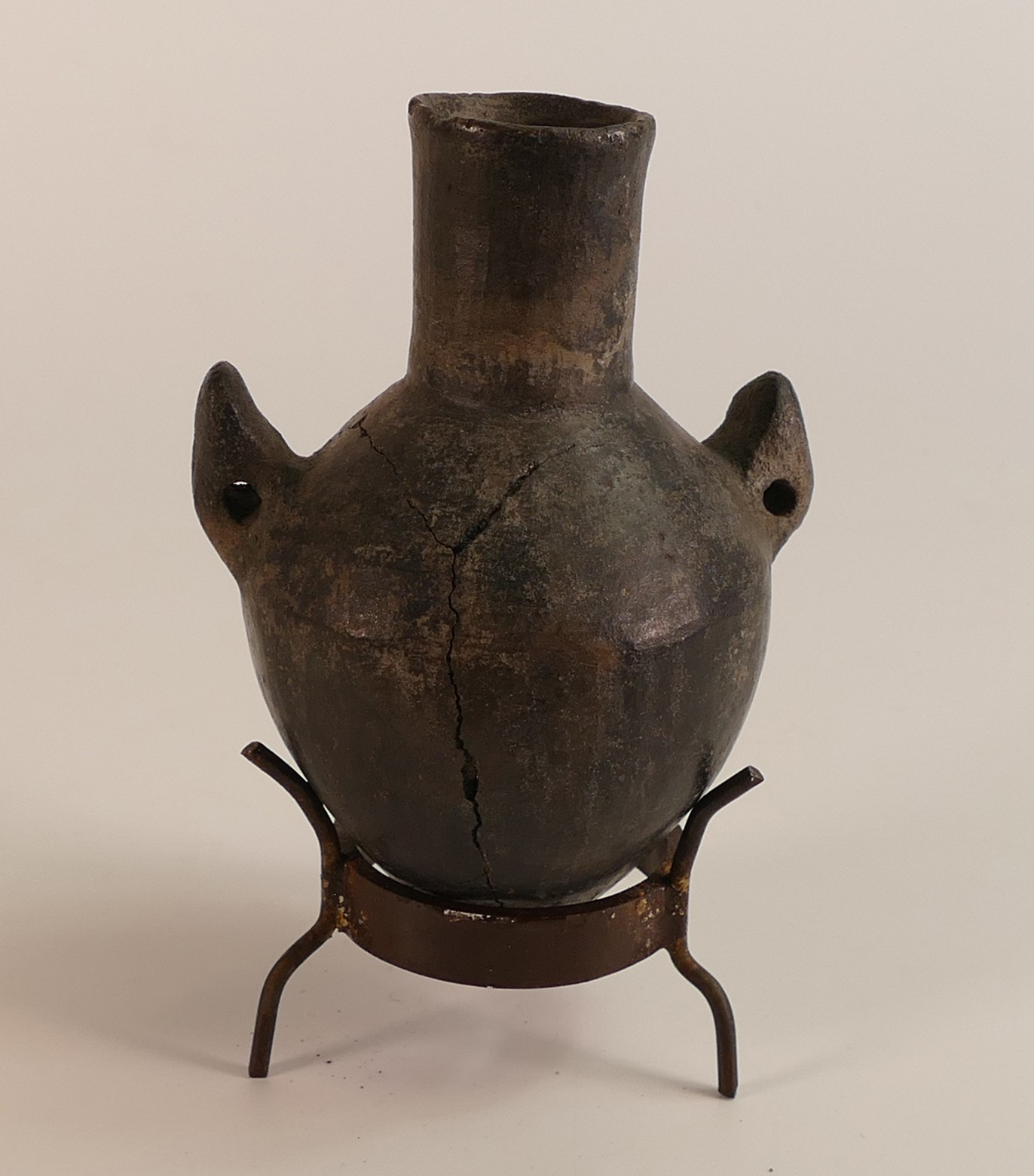 Likely South American, Ancient two handled ceramic vessel. Damage to base. Height: 13.5cm - Image 3 of 3