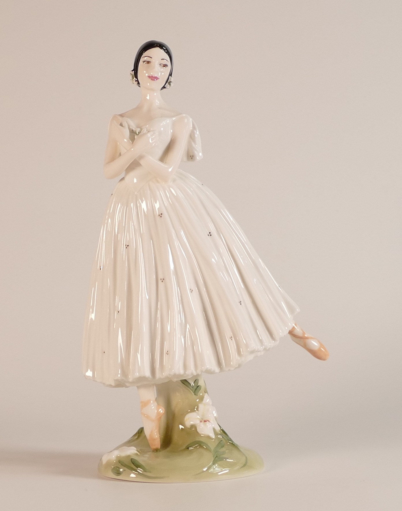 Coalport Dame Alicia Markova. Limited edition number 2495 of 5000