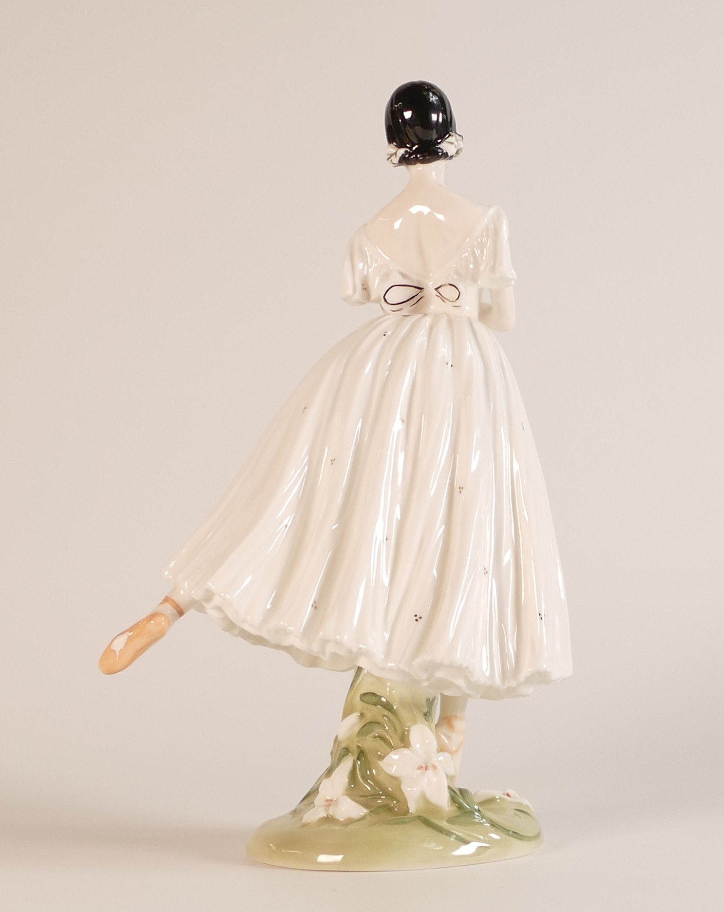 Coalport Dame Alicia Markova. Limited edition number 2495 of 5000 - Image 3 of 3