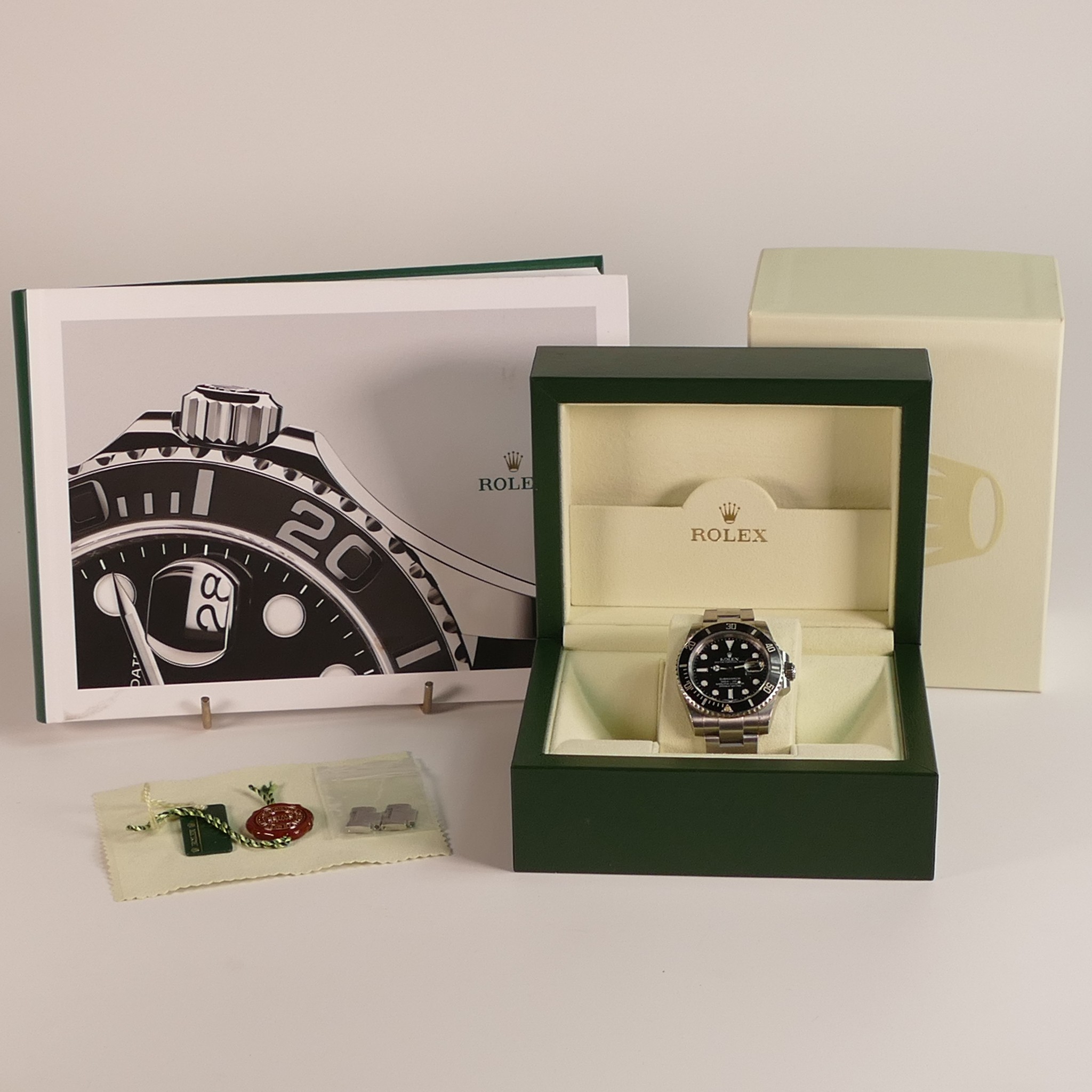 ROLEX Oyster Perpetual date SUBMARINER gents stainless steel wristwatch, winds, ticks, sets & - Image 4 of 5