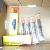 Collection of Hornby Minitrix N gauge to include BR Diesel D8915, passenger coaches N.303, N.306