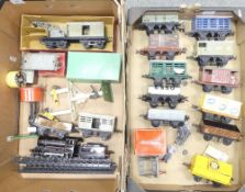 Collection of loose Hornby train O gauge to include 0-4-0 BR 60199 locomotive with tender, rolling
