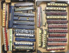 Mixture of Hornby, Lima, Jouef, Pocker and Tri-ang OO/HO gauge passenger carriages to include