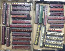 Collection of Hornby, Tri-ang and TTR OO/HO gauge carriages to include Royal Mail parcel vans,