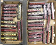 Collection of loose Hornby, Dublo, Jouef and Tri-ang OO/HO gauge passenger carriages and parcel