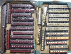 Mixture of Hornby, Lima, TTR and Tri-ang OO/HO gauge passenger carriages to include LNER, Pullman