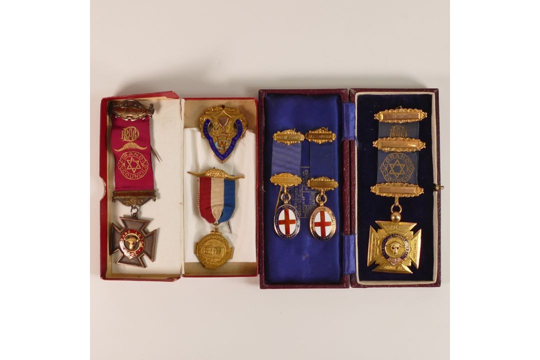 Group of RAOB Buffaloes jewels / medals - Includes large hallmarked 9ct Gold medal with 9ct gold ( - Image 1 of 3