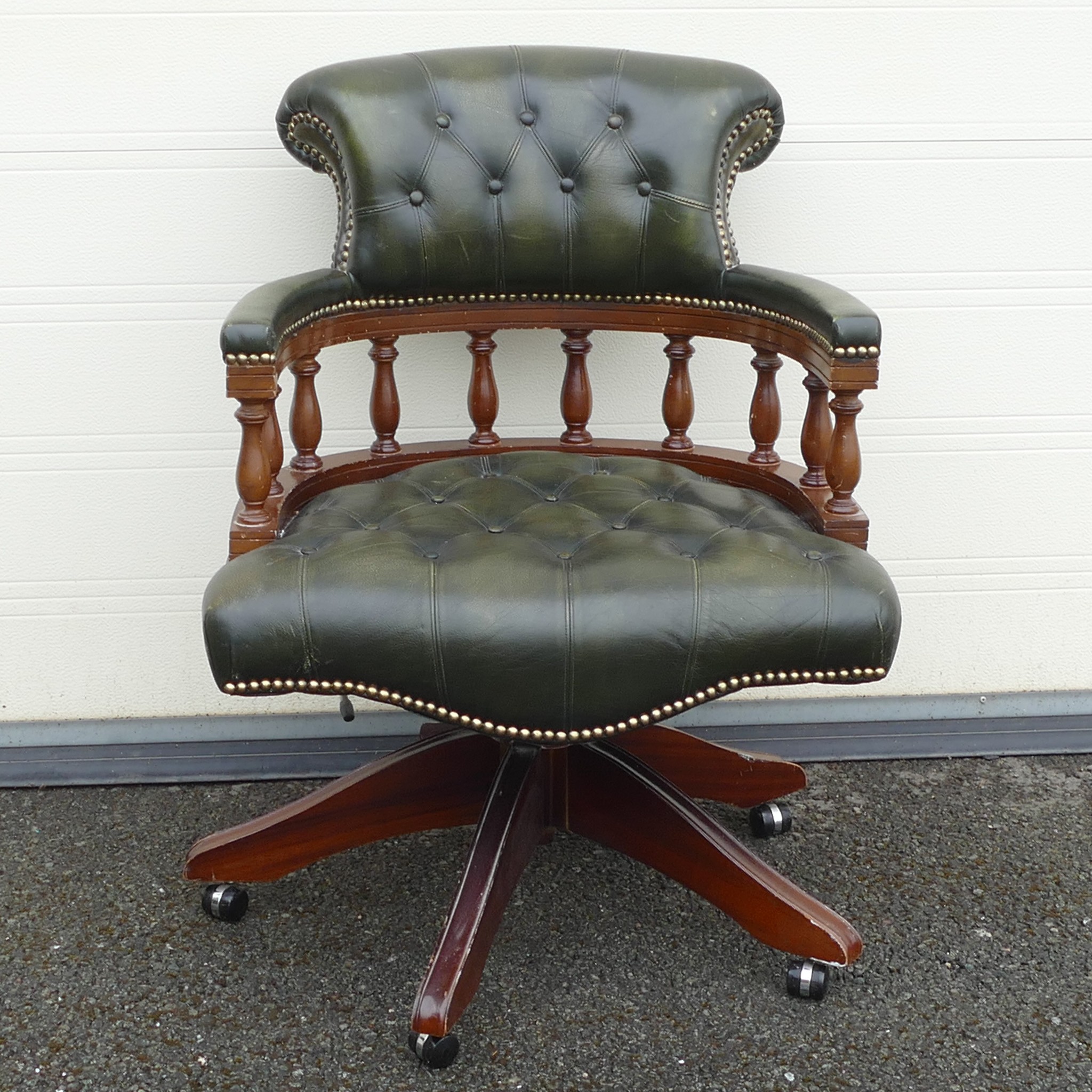 Chesterfield green leather swivel armchair, h.83 x w.65cm.