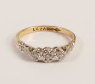 18ct gold three stone diamond ring, size O,2.8g.