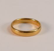 22ct gold wedding ring, size M,4.6g.