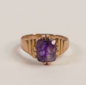 9ct gold purple stone ring, size O, 3.5g.