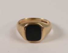 Gentleman's 9ct gold signet ring set with square black Onyx stone, size V/W, 6.3g.