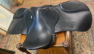 Mackintyre Victorian Aesthetic ceramic and brass oil lamp, complete with glass and chimney. (H: