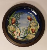 Moorcroft Plate 783/10, 'Sweet Betsy', 2001, designer Emma Bossons on dark blue ground measures 30cm