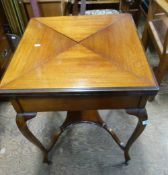 Mahogany metamorphic card table raised on brass castors 75cm H