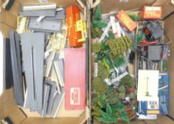 A collection of HO/OO gauge trackside accessories to include platforms, station roof panels, spare