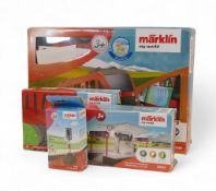 Marklin my world, HO gauge, LINT commuter train starter set 29100, together with station platform