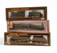 Three OO gauge steam locomotives to include Mainline 37-061 4-6-0 Jubilee Class 5XP 'Leander' LMS