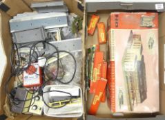 A collection of HO/OO gauge trackside accessories to include Jouef Grand Station boxed, miler posts,