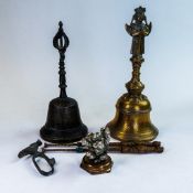 A collection of Antique Chinese bronze and metal items, including handbells etc. (6)