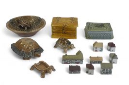 Wade selection to include:- two lidded tortoise trinket dishes, large ashtray, treasure chest, Irish