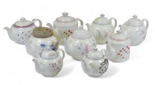 Wade 'Royal Victoria' selection of various size floral design teapots(1tray)