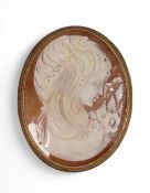 Large 9ct gold oval Cameo brooch, 6.5 x 5cm, 14.8g.