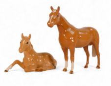 Beswick Palomino Huntsman 1484, together with Royal Doulton Palomino foal lying down. (2)