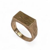 9ct gold gentlemans ring, size Y 13.6g.