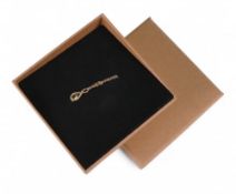 9ct gold pendant set with green stone and 9ct gold chain, 1g.