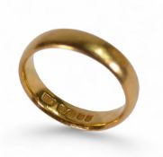 22ct gold wedding ring, size J, 4.5g.