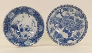 Two blue and white Japanese porcelain bowls decorated with floral patterns. (D: 20cm)