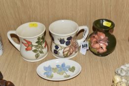 A GROUP OF MOORCROFT CERAMICS to include two mugs comprising a 'Rosehip' patterned mug and a '