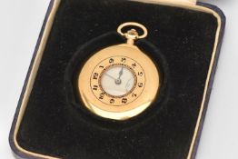 AN EARLY 20TH CENTURY 18CT GOLD HALF HUNTER POCKET WATCH, hand wound movement, round unsigned