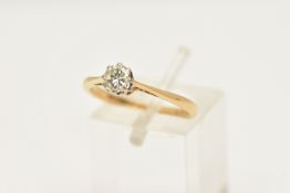 AN 18CT GOLD SINGLE STONE DIAMOND RING, round brilliant cut diamond in an eight claw setting,