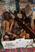 A BOX OF MOSTLY AFRICAN TREEN to include six napkin rings with sculpted elephants and gazelles,