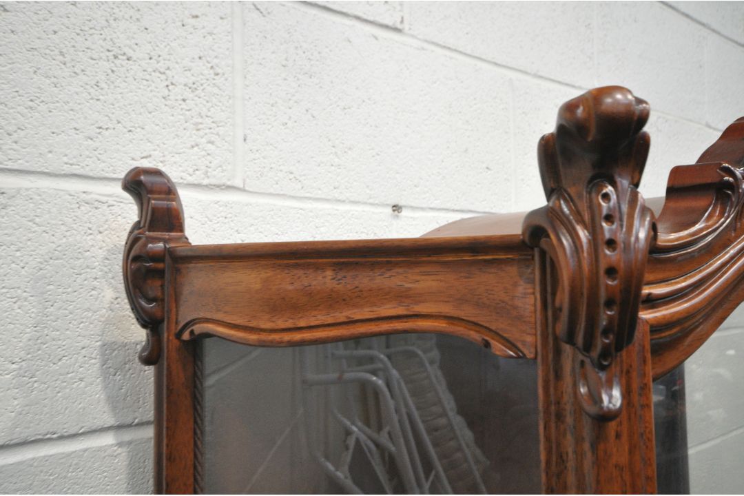 A REPRODUCTION ITALIAN STYLE DISPLAY CABINET, with scrolled crests and mounts, the single arched - Image 2 of 7