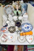 A GROUP OF CERAMICS, comprising a cobalt blue stoneware pot decorated with white and gilt fleur de