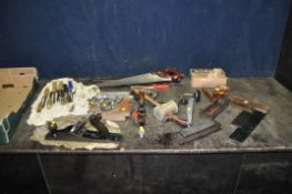 A TRAY CONTAINING CARPENTRY TOOLS including a Stanley No.5 plane, a Marples Mortice gauge in