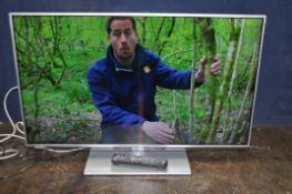 A PANASONIC TX-39E6B 39in SMART TV WITH REMOTE (PAT pass and working)