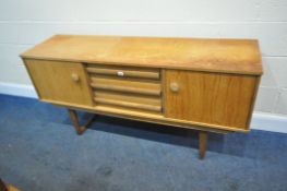 A 20TH CENTURY OAK SIDEBOARD, fitted with two drawers, flanking three drawers, length 153cm x