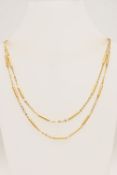 AN 18CT GOLD FANCY LINK CHAIN, designed as alternating Rolo link chains and textured elongated