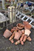 A QUANTITY OF TERRACOTTA AND COLOURED PLANT POTS along with a wrought iron gate (20+). Condition
