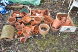A QUANTITY OF TERRACOTTA GARDEN ITEMS, including a chimney topper, various pots of different sizes